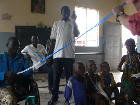 Haciendo Magia en la escuela del Hospital de los Hnos. de San Juan de Dios en Tanguietà (Benín)